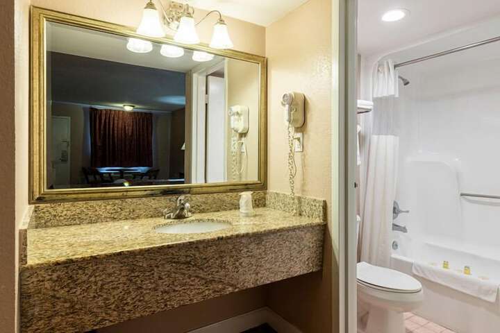 Room 20 of 28