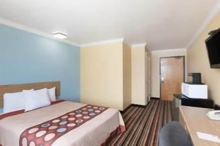 Room 9 of 15