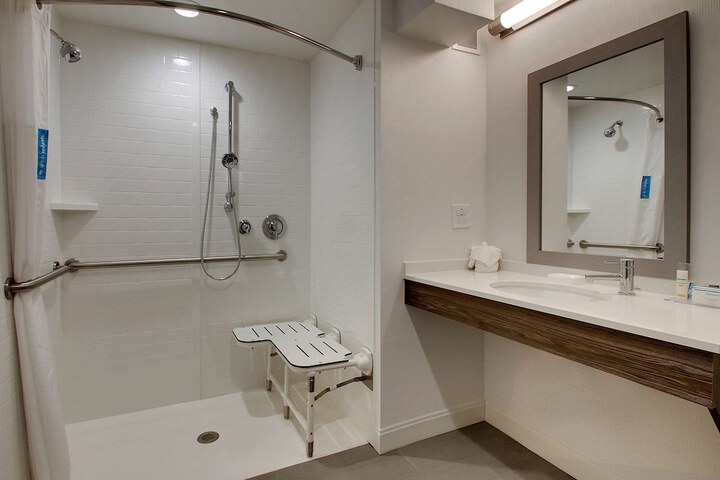 Hampton Inn & Suites Chicago / Aurora