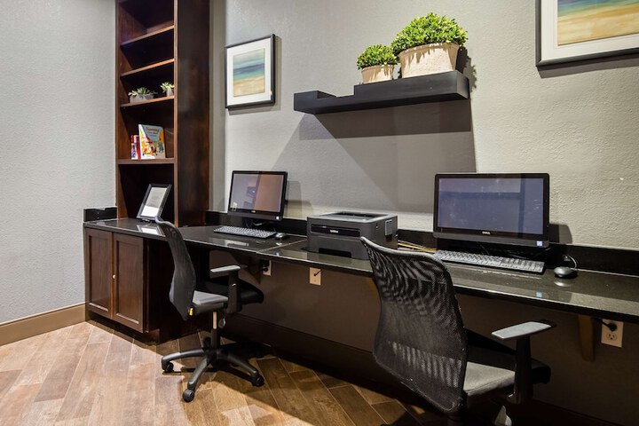Business Center 28 of 28