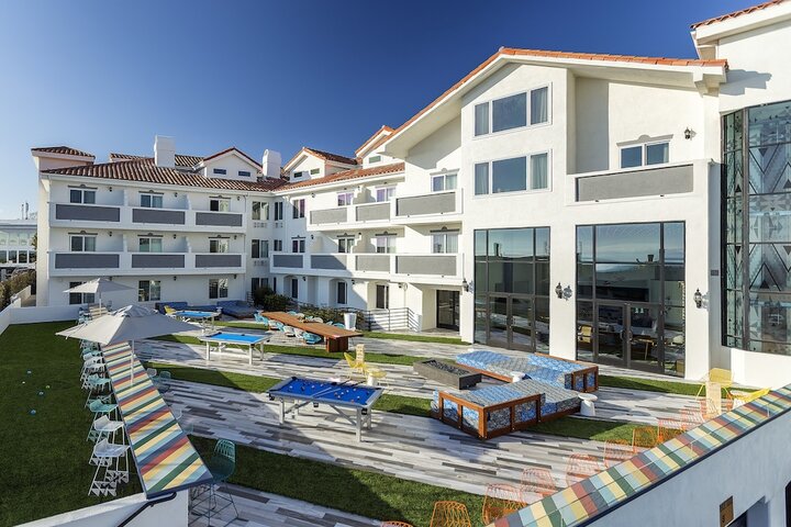 Hotel Exterior 27 of 33