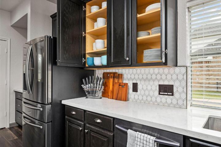 Upscale 4BR Cypress Home w Pool Hot Tub, Theater, Sleeps 20