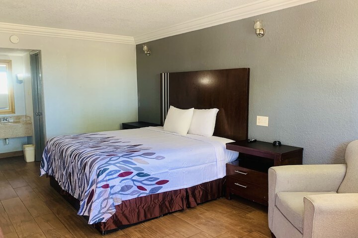 Room 16 of 19