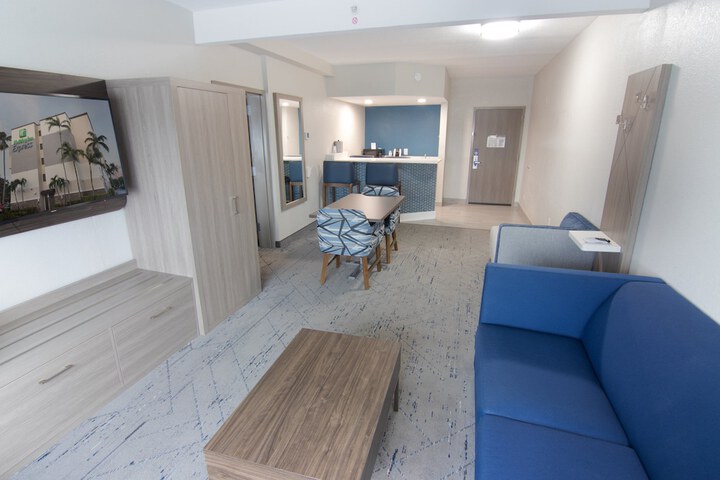 Room 32 of 72