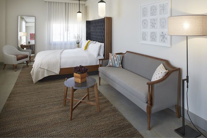 Room 5 of 17