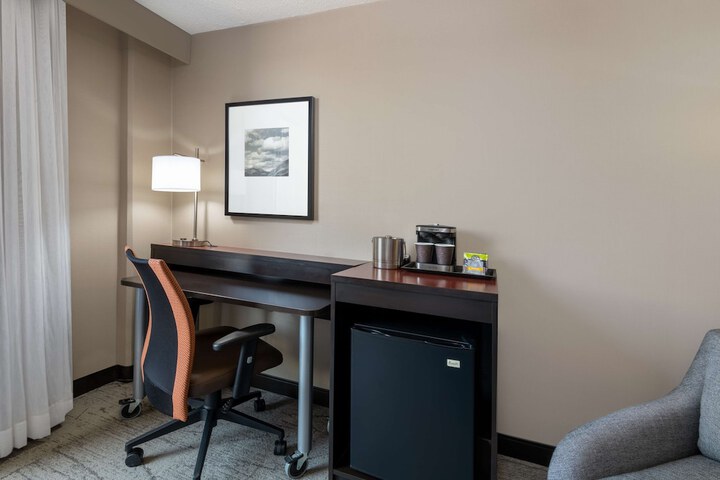 Room 28 of 47