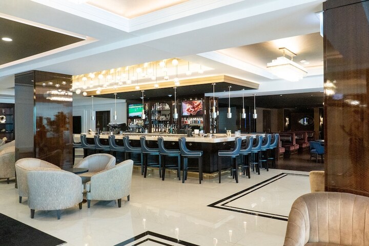 Lounge 55 of 60
