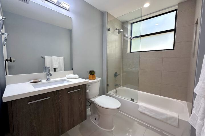 Bay Breeze Premium Apartments by Eskape Collection