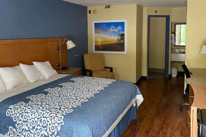 Room 19 of 34
