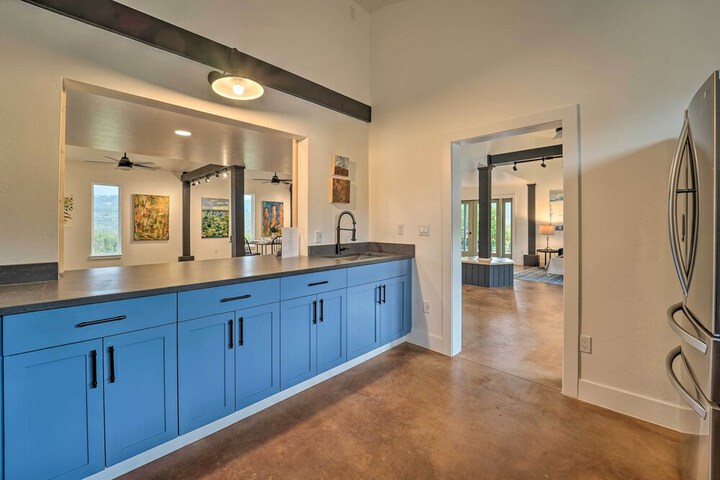 Pet-friendly Mancos Gem w / Patio & Fire Pit!