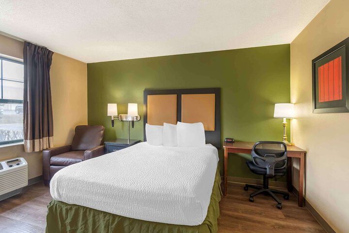 Room 15 of 38