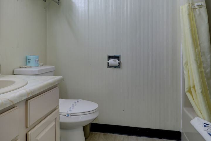 Room 20 of 38