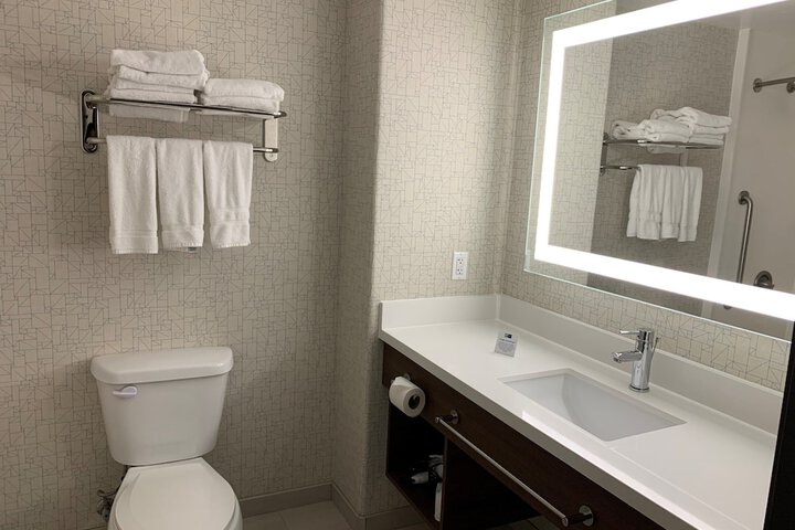 Room 15 of 32