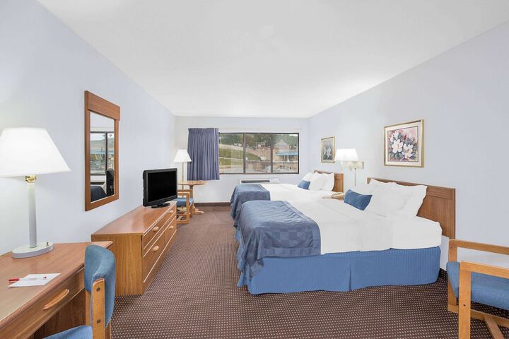 Room 13 of 37