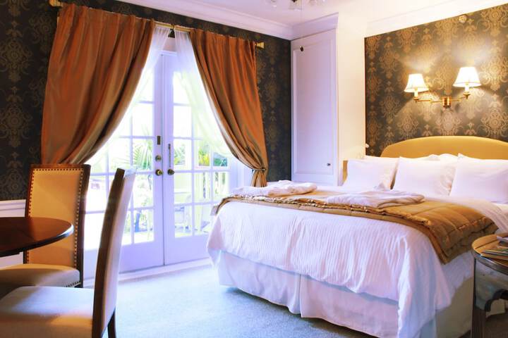 The Riverview Hotel