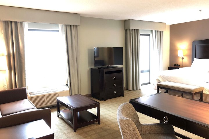Hampton Inn & Suites Detroit-Canton