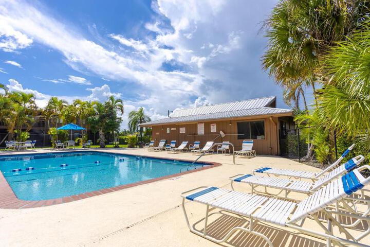 Bass & Sun Condominium 2 / 2 Bedroom