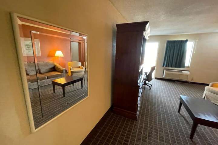 Room 50 of 107