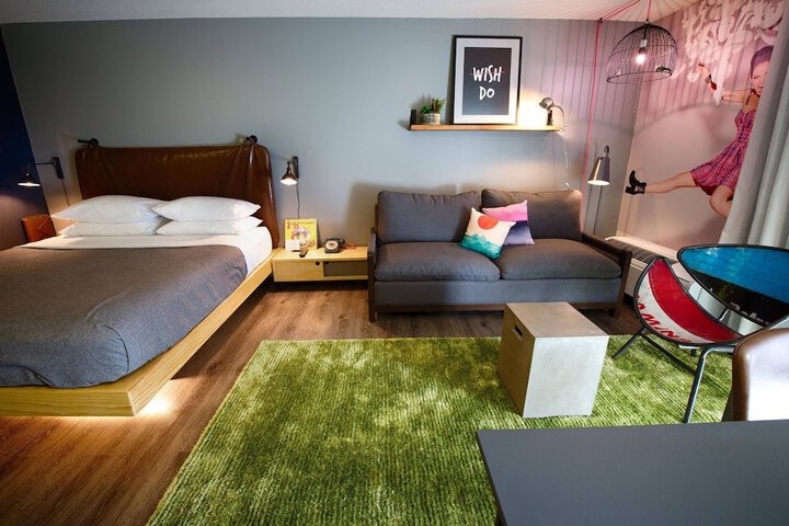 Room 41 of 80