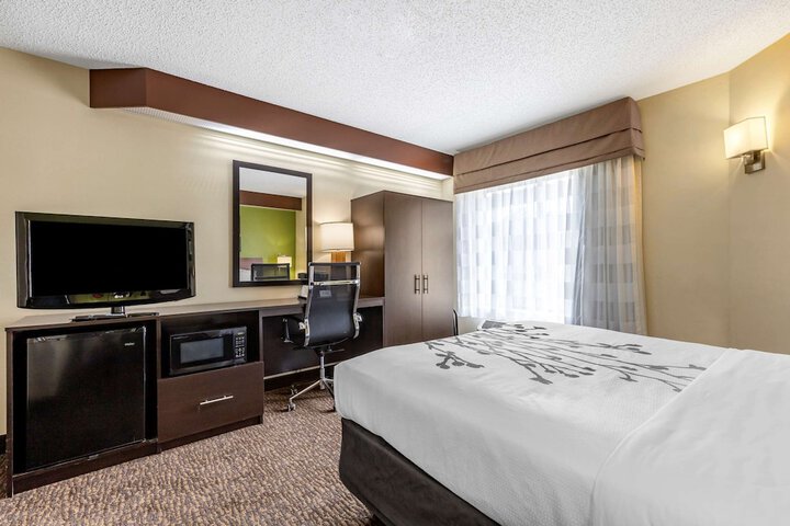 Room 25 of 47
