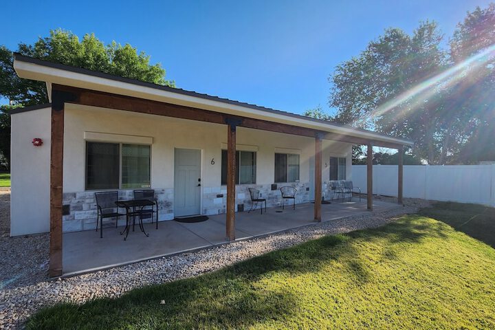 Hurricane Hideaway Lodging