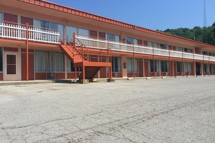 Daniel Boone Motor Inn
