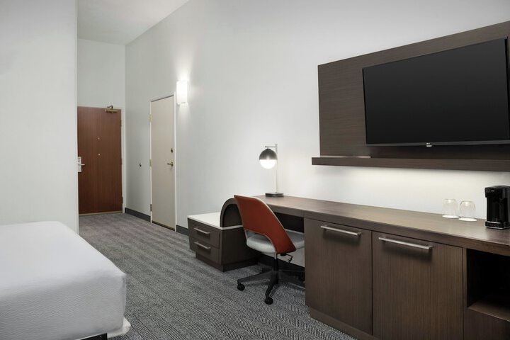 Courtyard by Marriott Lakeland