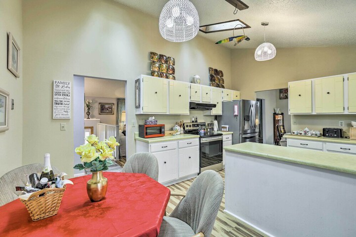 Scenic Woodland Park Cottage w / Deck + Grill!