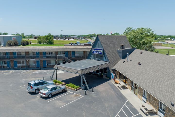 Thunderbird Lodge