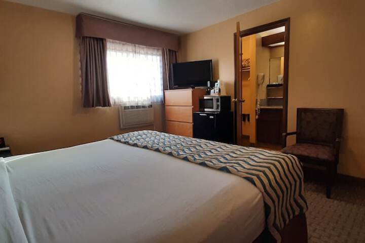 Room 25 of 28
