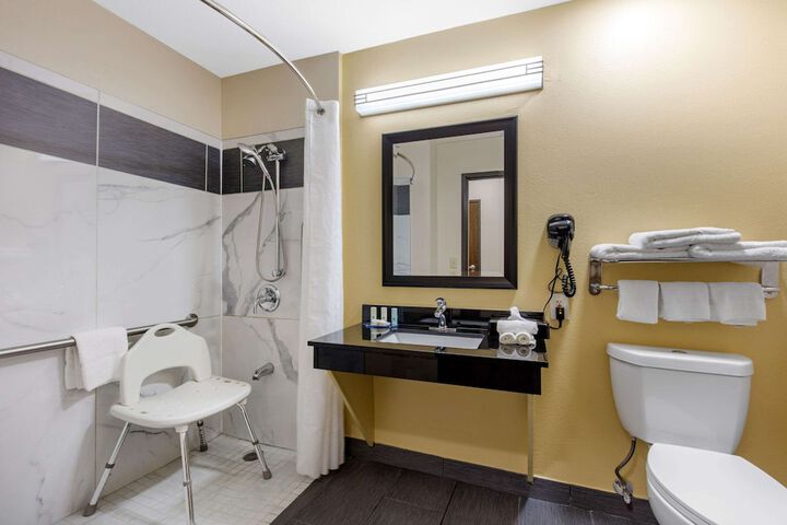 Room 14 of 36