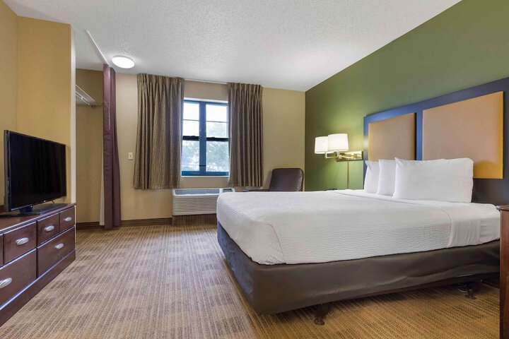 Room 11 of 25