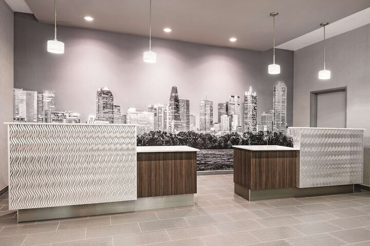 La Quinta Inn & Suites by Wyndham Dallas Grand Prairie North