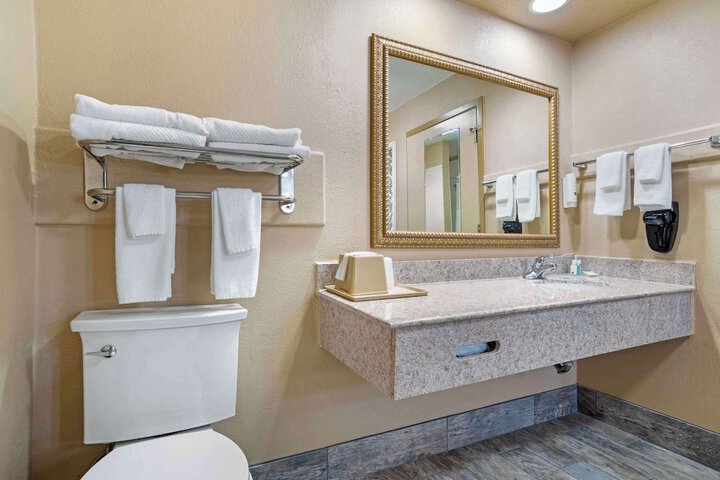 Quality Inn Brookhaven