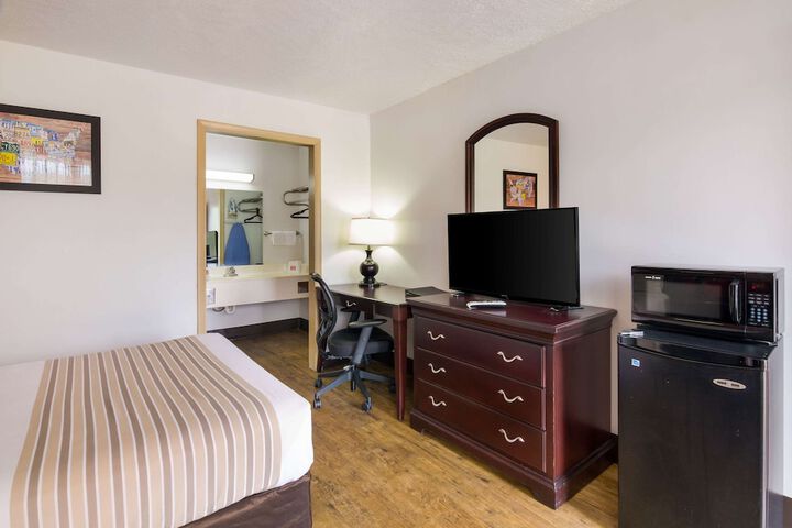 Room 25 of 34