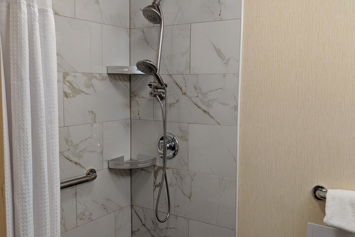 Clarion Hotel Portland Airport ME
