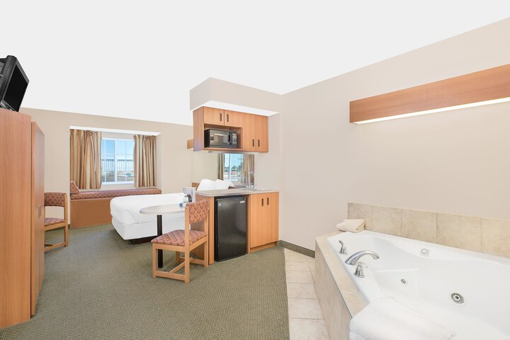 Room 13 of 16