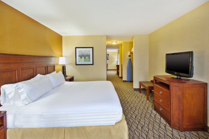 Room 53 of 121