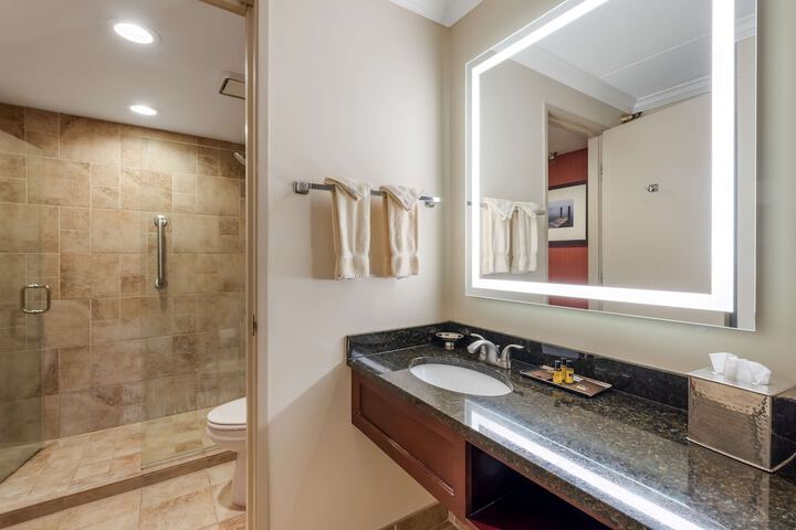 Best Western Plus White Bear Country Inn