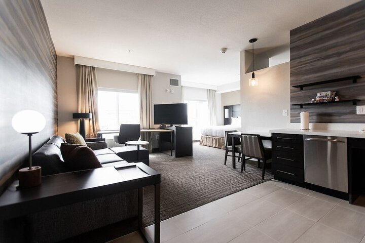 Room 33 of 60