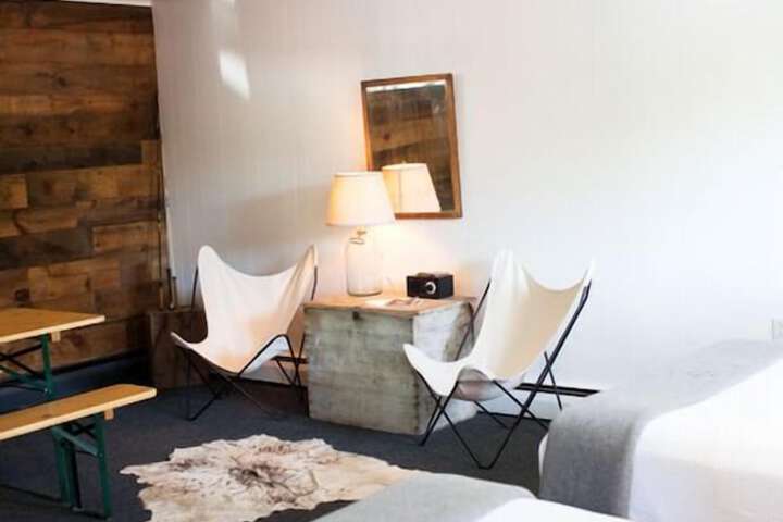 Room 6 of 9