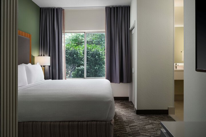 Room 20 of 38