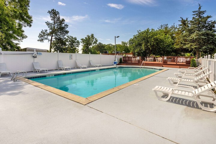 Pool 4 of 21