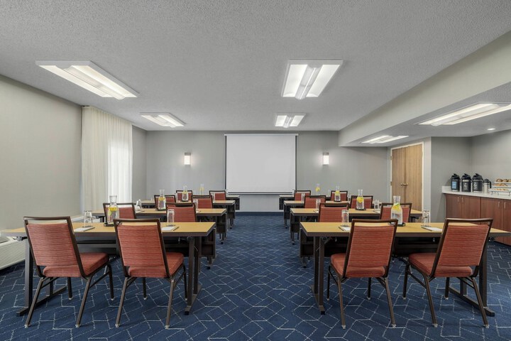 Courtyard by Marriott Dallas-Fort Worth / Bedford