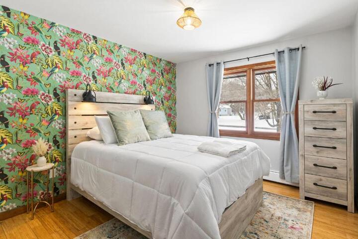 Near Ithaca!Hot Tub! LRG Home!Sleeps 14! Dogs ok!