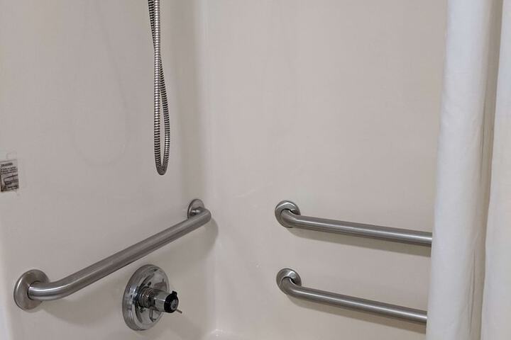 Room 10 of 32