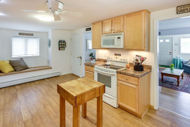 Charming Old Saybrook Home: Half-mi to Sand & Sea!