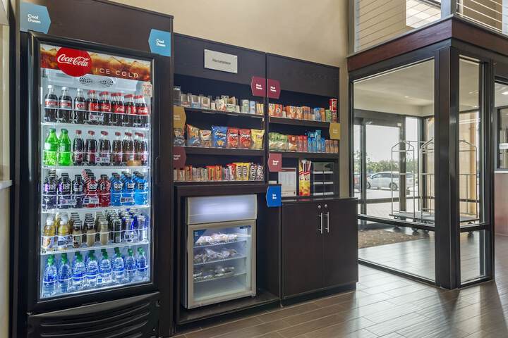 Comfort Suites near Robins Air Force Base