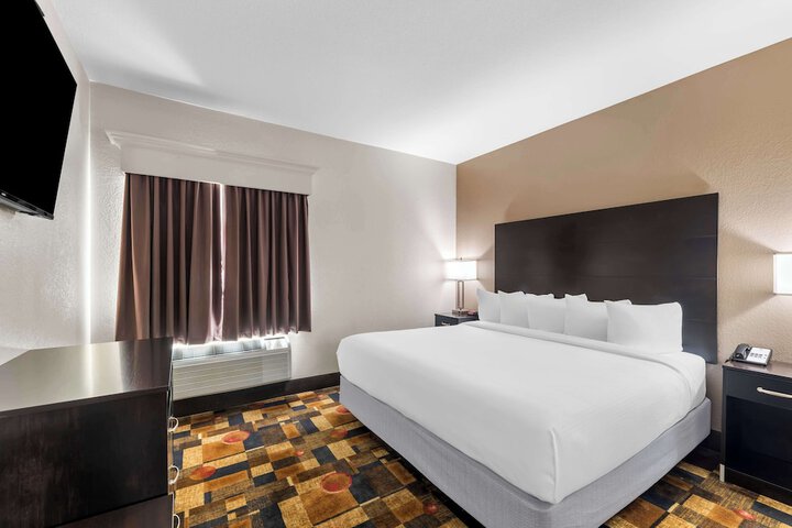 Room 7 of 34