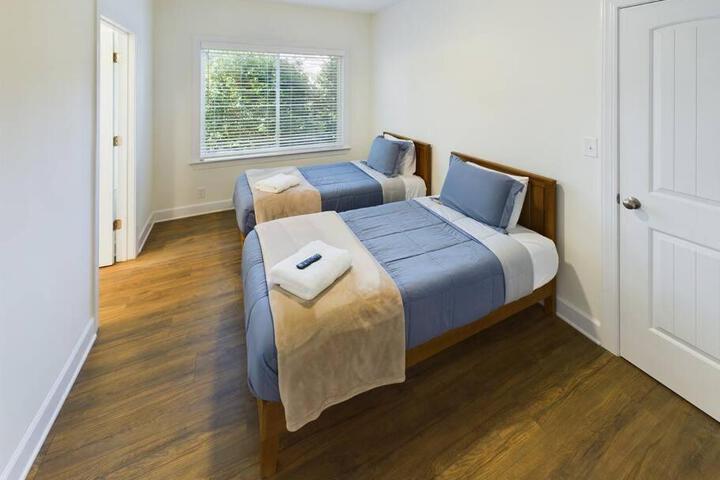 PIckens Place Unit B